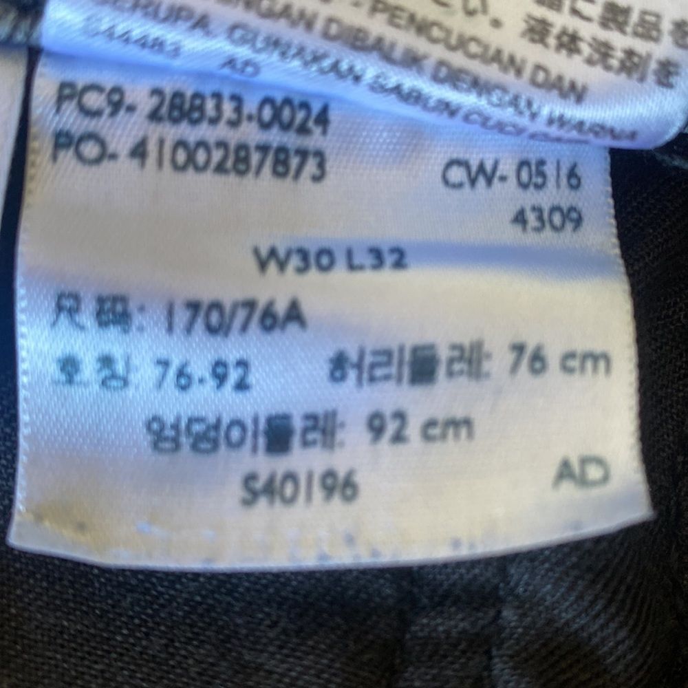 Levis Grey Denim Mid Rise Slim Leg Jeans Distressed w Black Contrast Stitching - Picture 7 of 7